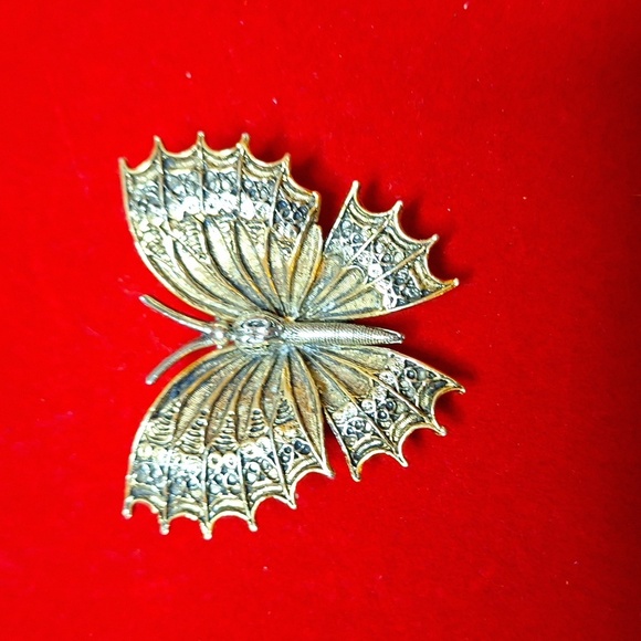 BROOCH BUTTERFLY MARKED ART BY ART PEPPER GOLDTONE 2in. X 1.50 in. - Picture 1 of 8